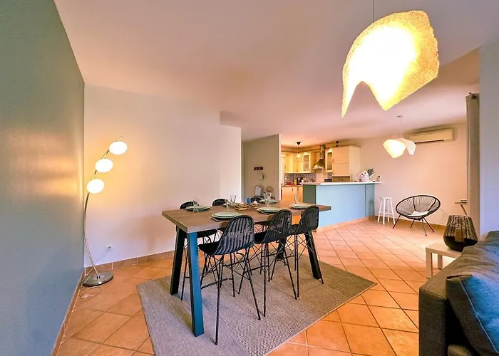 Mediterranean Garden Dom wakacyjny